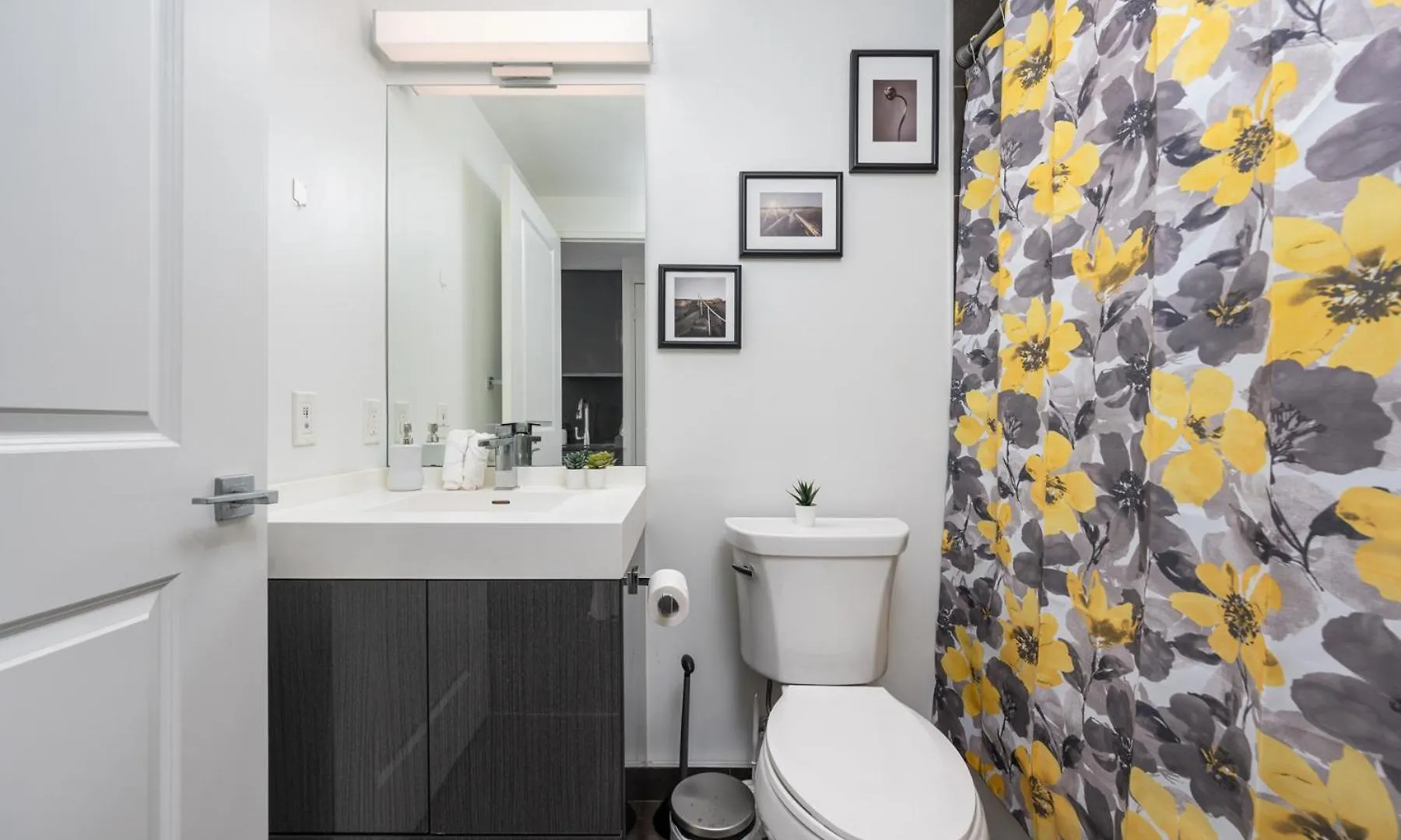 Toronto Garden Suites 0*,  Canada