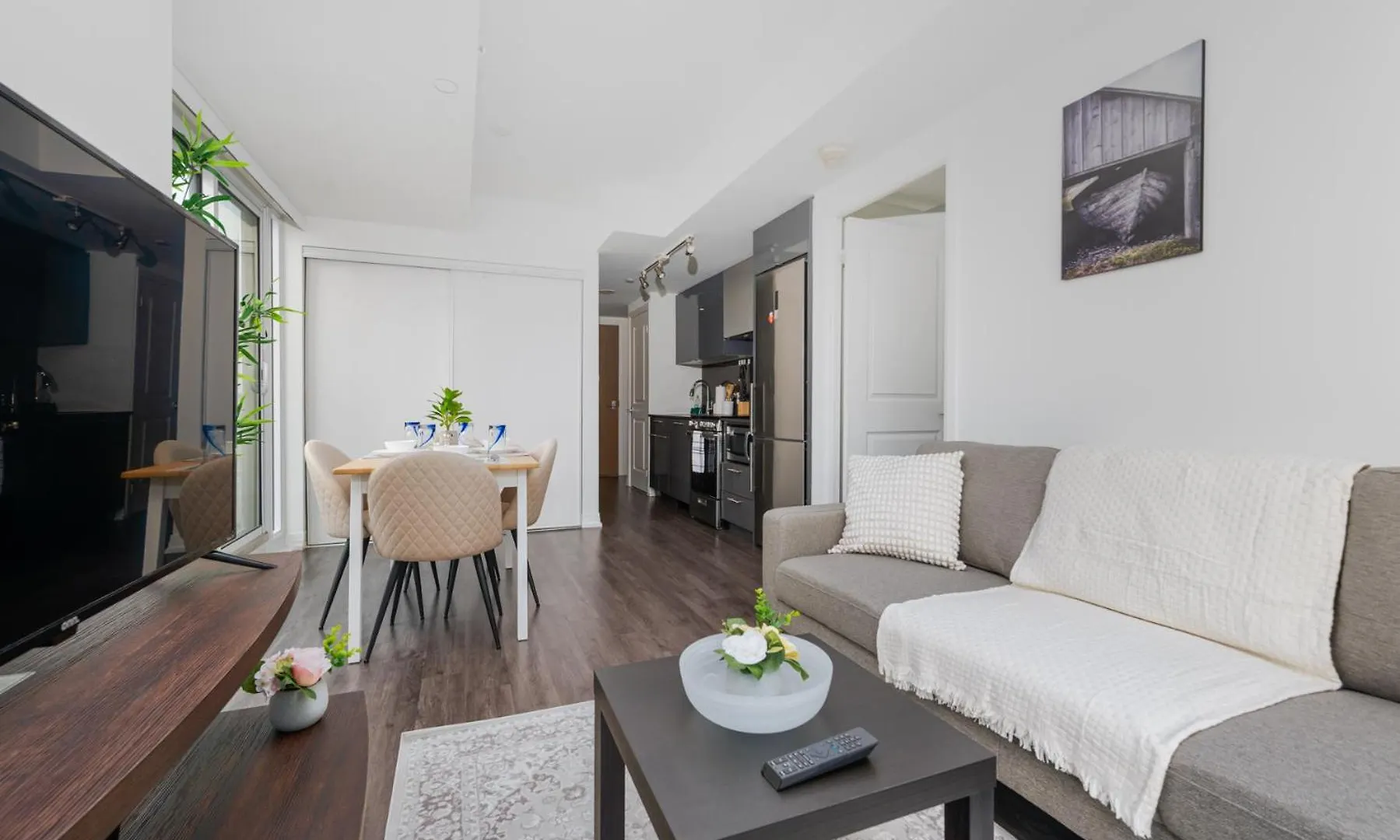 Toronto Garden Suites Apartment