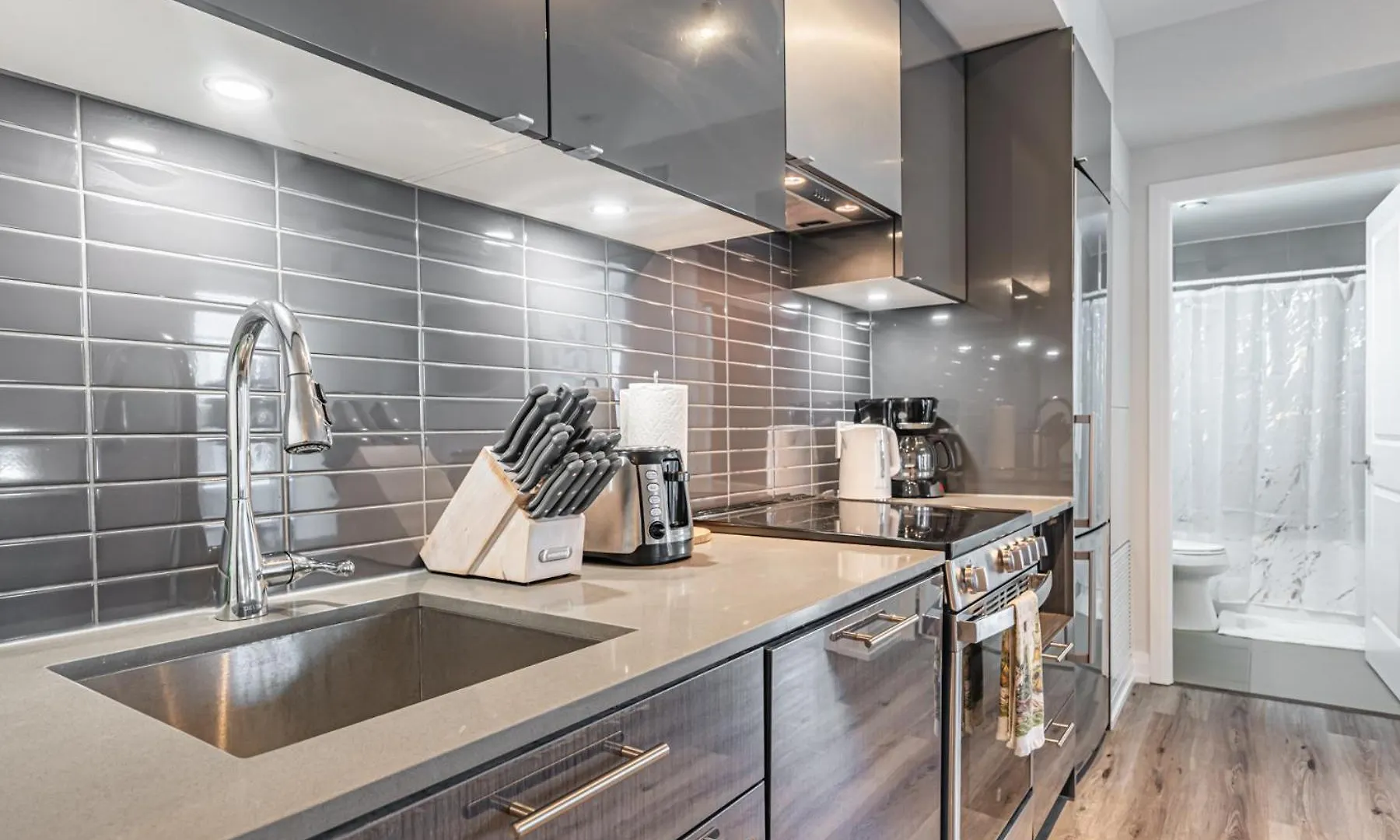 Toronto Garden Suites Apartment